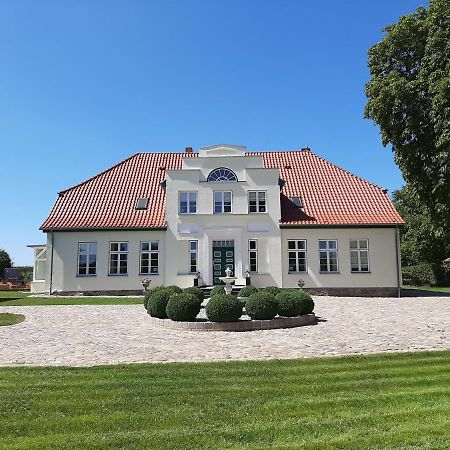 Hotel Gutshaus Neu Farpen Neuburg  Exterior foto